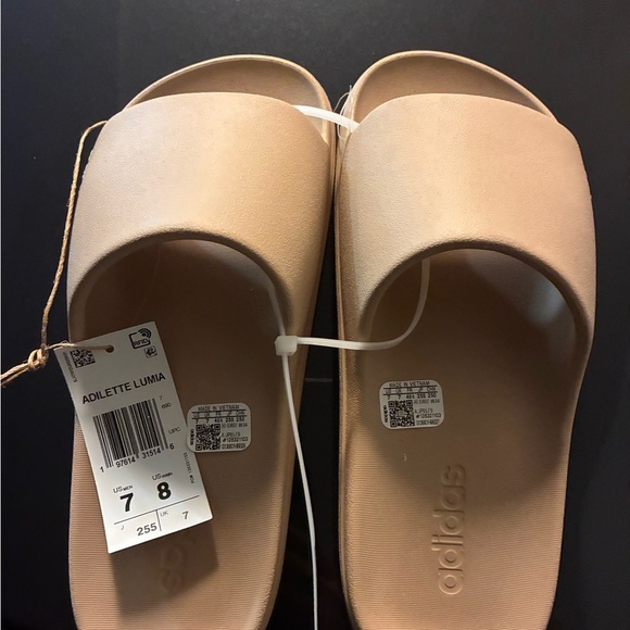adidas Adilette Lumia Slides tan sandals flip flops sporty casual 8 women - Picture 3 of 4